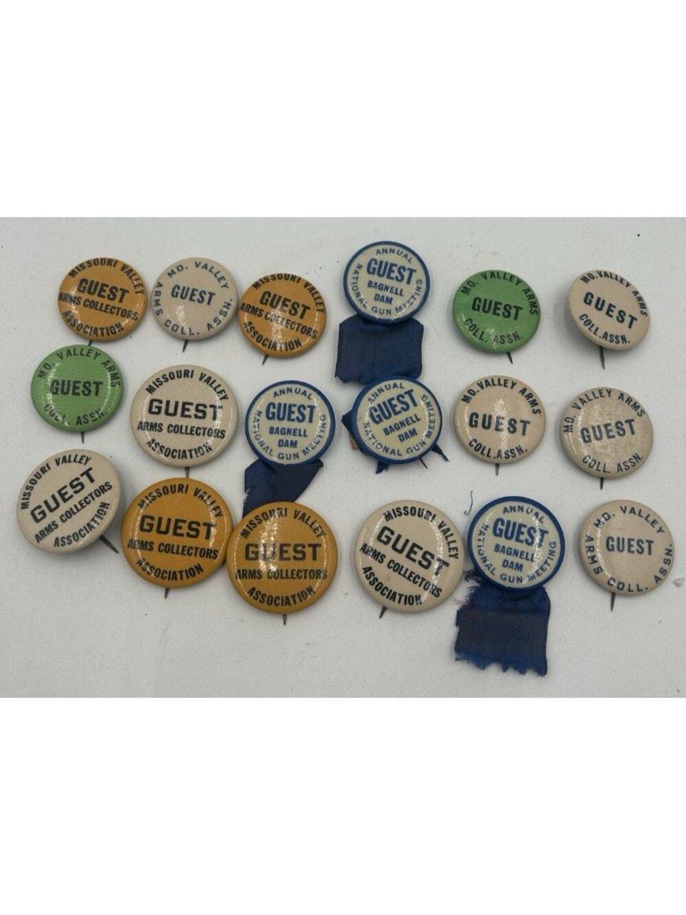 Missouri Valley Arms Collectors Assocation Lot Of 18 Pin Back Button Pins 1950s